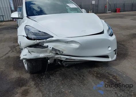 2023 Tesla Model Y Awd/Long Range Dual Motor All-Wheel Drive z USA, uszkodzony, nr VIN 7SAYGDEE4PA038062